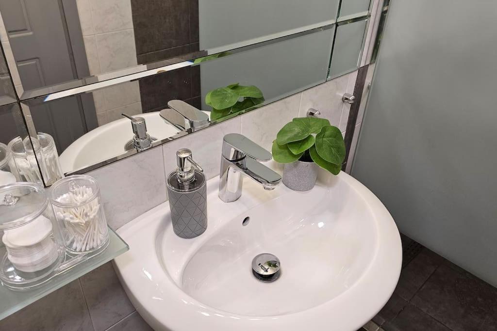 Artistico Two-Bedroom Apartment In Kolonaki Атина Екстериор снимка